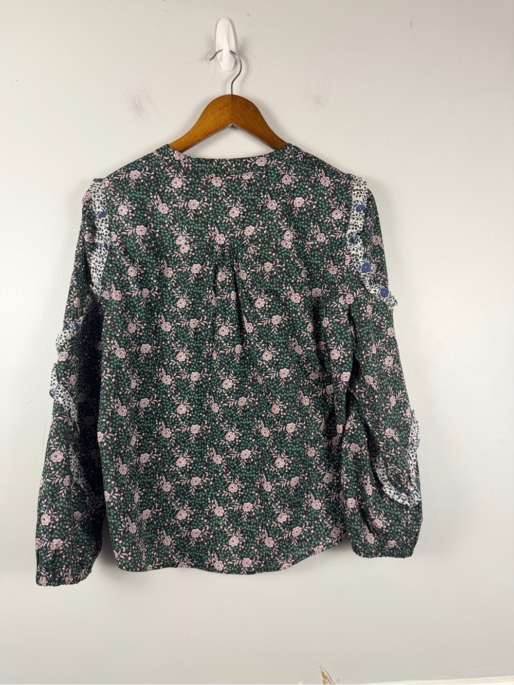 J. Crew Ruffle sleeve blouse liberty Franklyn floral black ivy size medium - Picture 6 of 6